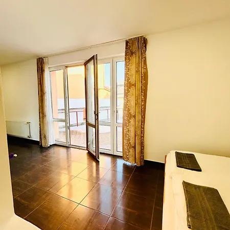 With Free Parking 5 Apartament Praga
