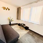 Apartment With Free Parking 5 Prague