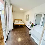 Apartment With Free Parking 5