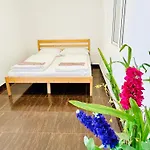 With Free Parking 5 Apartment