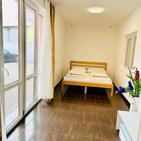 Lägenhet With Free Parking 5 *
