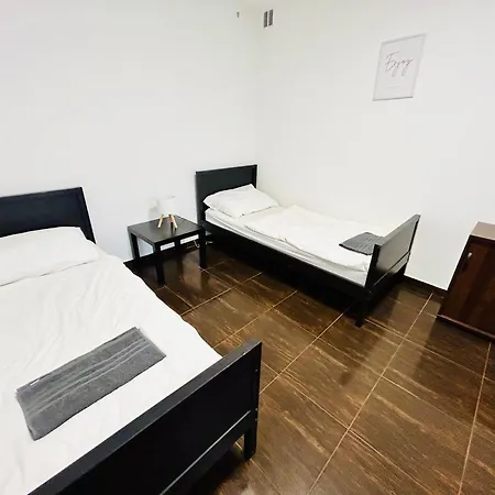 Lägenhet With Free Parking 5 *